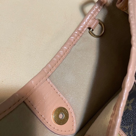 Louis Vuitton - Picture 12 of 15